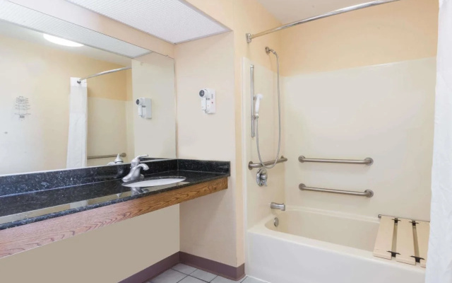 Baymont Inn and Suites - Greenville/I-65