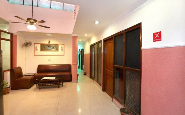 OYO 990 Hotel Paradise