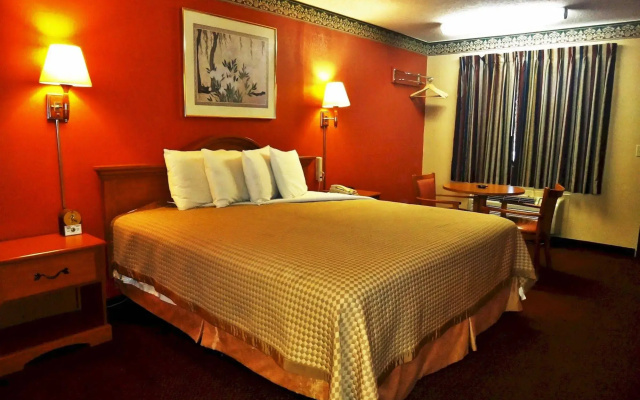 Freer Executive Inn and Studios