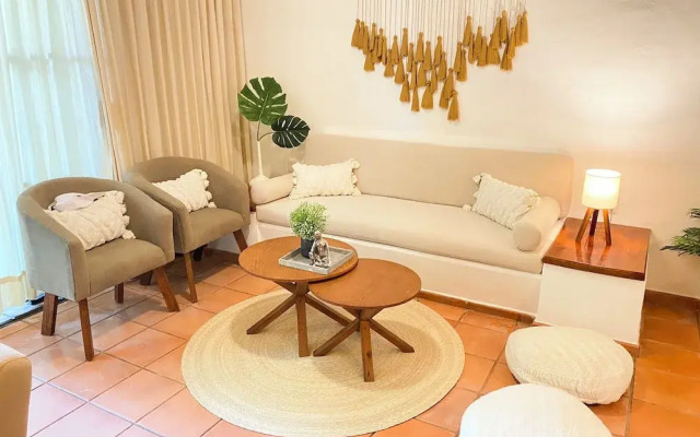 Cozy stay Tropical Vibes near Beach