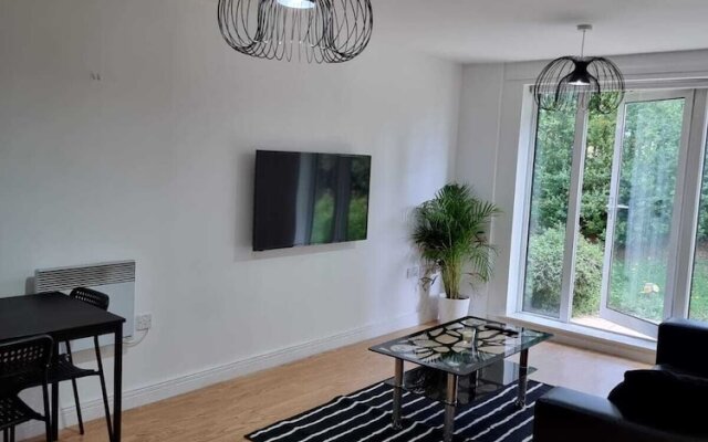 London City Stays Modern 2 Bedroom Apartment With Free Parking And Gym Access