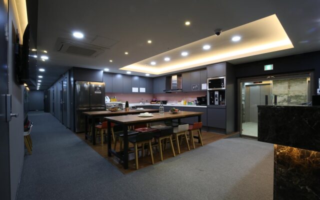 Step Inn Myeongdong 1