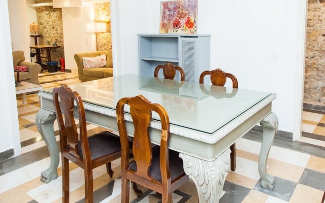 Chic Charming Central Athens Apt.