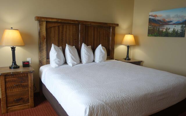 Glacier International Lodge