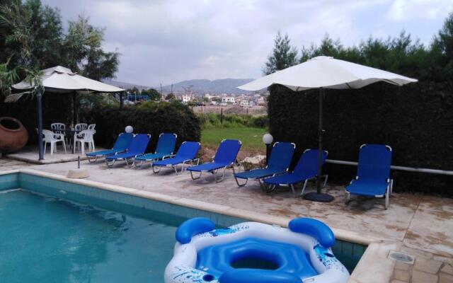 "lovely six Bedroom Villa in Coral Bay ."
