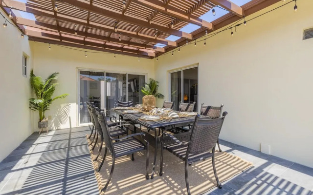 Beautiful 3br4ba Amazing Location w Private Pool