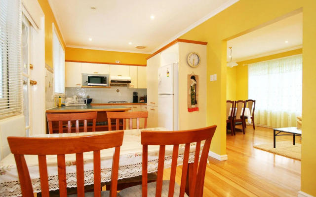 Roseland Holiday House