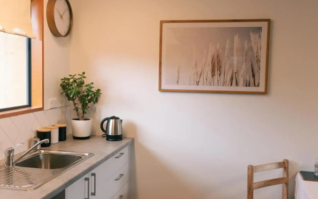 Wanaka Lake Studio (New) (Adults Only)