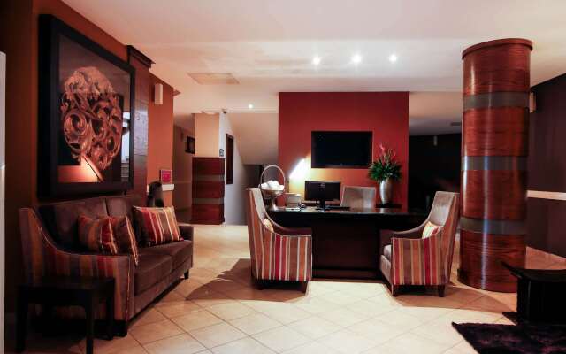 Oak Plaza Suites
