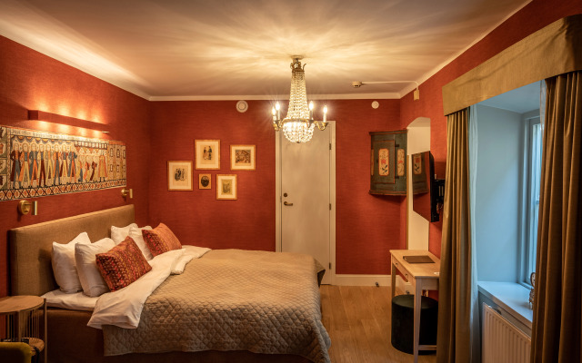 Lady Hamilton Hotel