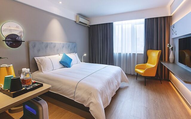 Magnotel Hotel of Wuhan Mei Yuan District subway station T-bridge