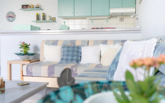 Renovated apartment in Adelianos Kampos