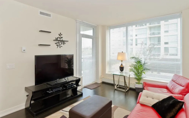 Suite Digs Waterfront