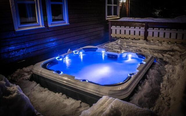 Cabin in Hodlekve with 5 bedrooms & hot tub.