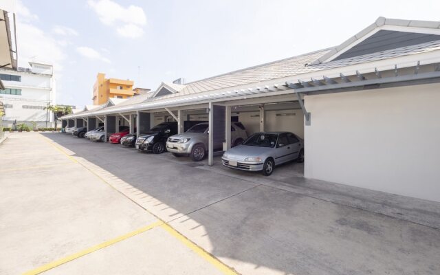 OYO 75382 Chonburi Hotel