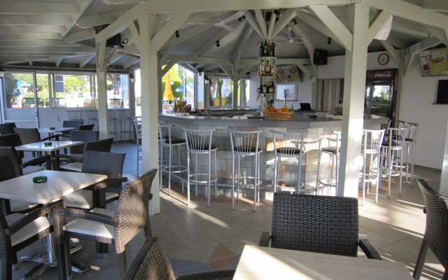 Nikolas Villas Apartments