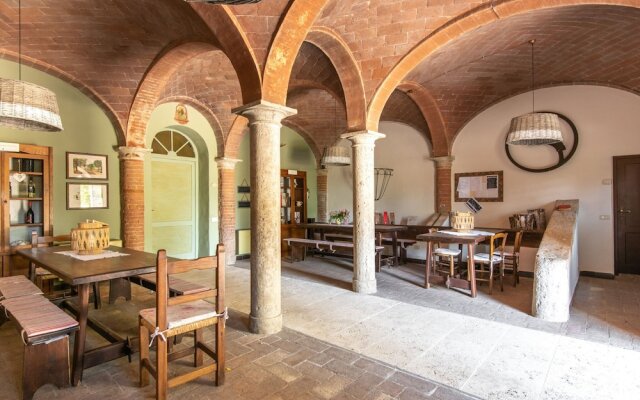 Secluded Apartment in Rapolano Terme with Garden