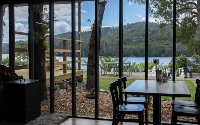 Tullah Lakeside Lodge