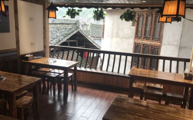 Xijiang Qianhu Miao Village Mountain Stream Small Building Chinese Inn (No. 1 Fengyu Bridge)