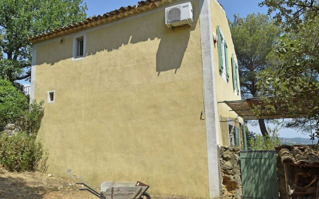 Charming Villa in Lauris South of France with Private Pool