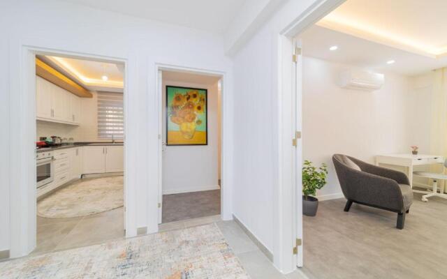 Central Located Big Spacious Flat in Muratpasa