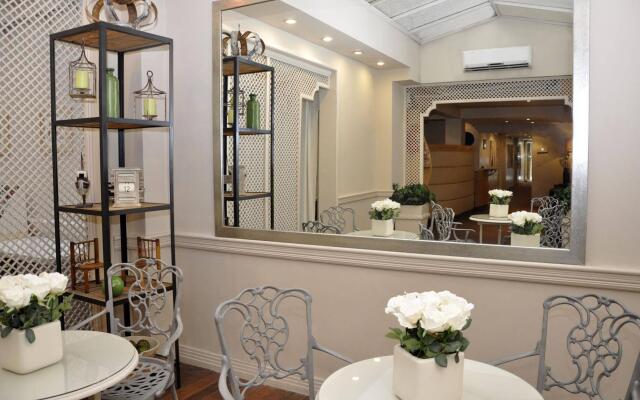 Sarmiento Suites Aparthotel