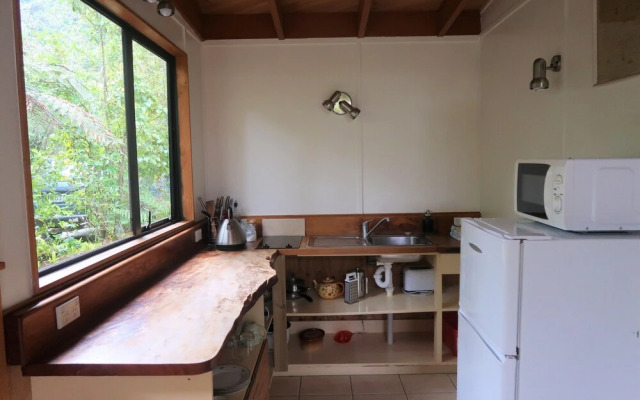 Te Nikau Retreat - Hostel