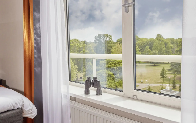 Carlton Square Hotel