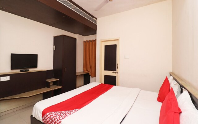 Oyo 28796 Hotel Rajhans
