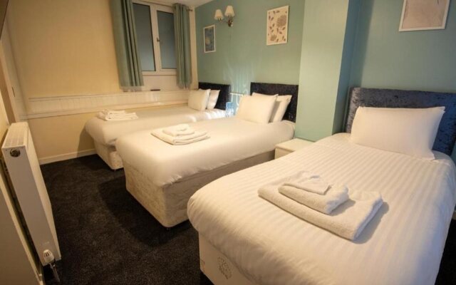 Irvine Riverside Guesthouse by Payman Club