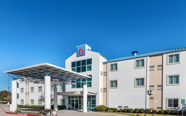 Motel 6 Benbrook, TX - Fort Worth