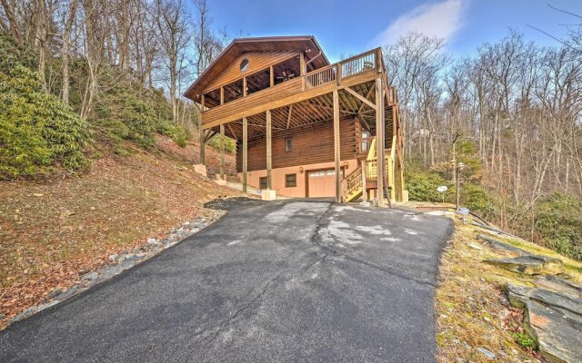 'the Cozy Bear Cabin: Upscale Deck & Mtn Views!