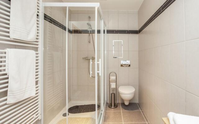 Luxurious Holiday Home in Glabbeek with Garden