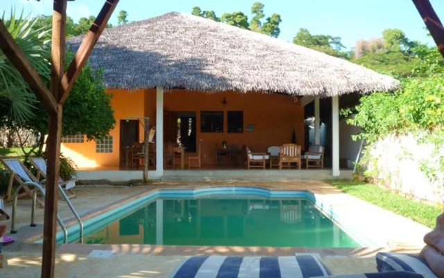 Bungalow With 2 Bedrooms in Andilana, With Wonderful sea View, Shared Pool and Enclosed Garden — фото 5