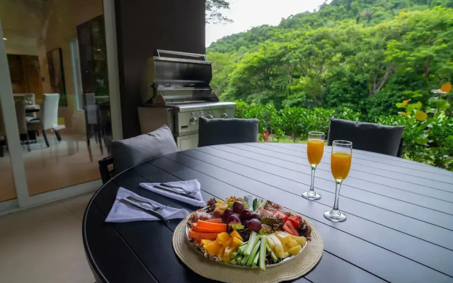 - Casa Cenizaro Six Bedroom Private Pool Family