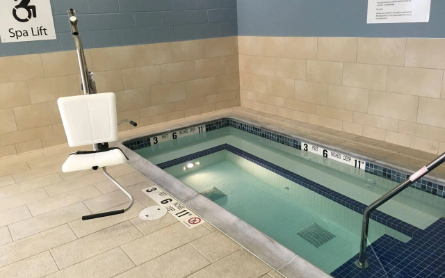 Holiday Inn Express & Suites Oswego by IHG