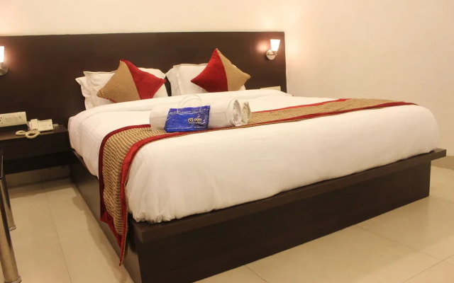 OYO Premium Nagpur Railway Station Road