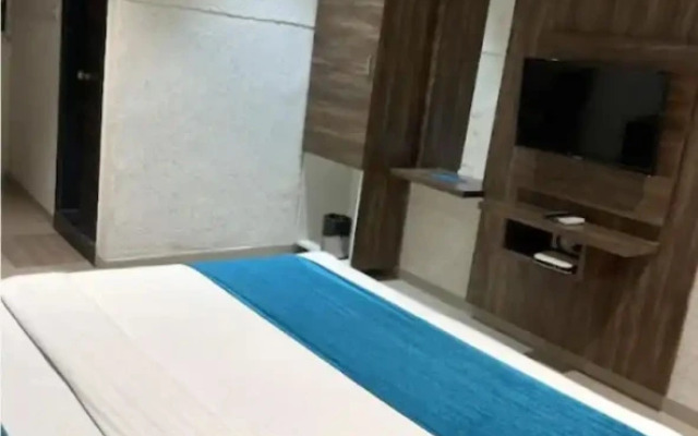OYO 61228 Hotel Shrimad