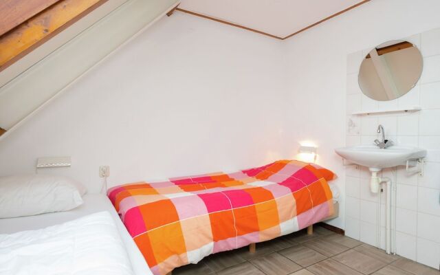 Quaint Apartment in Oosterend Terschelling near Sea