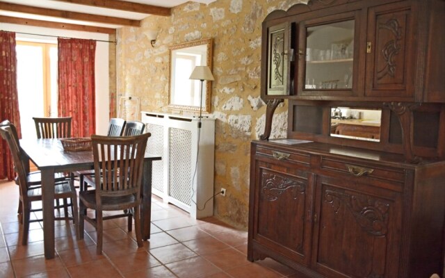 Holiday apartments at the courtyard of French château