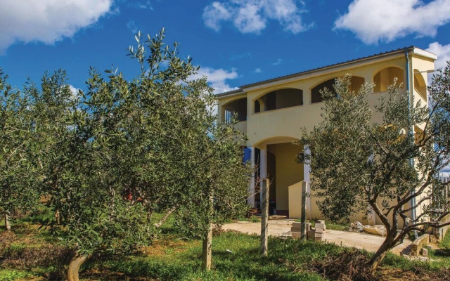 Beautiful Home in Kastel Novi With Wifi and 3 Bedrooms