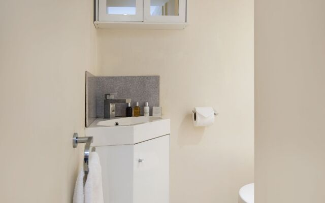 Pleasant Hackney Home by Victoria Park