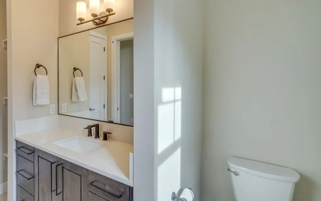 Spacious Utah Escape w/ Balcony & Mountain Views!
