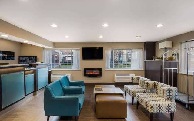 Clarion Pointe Downtown