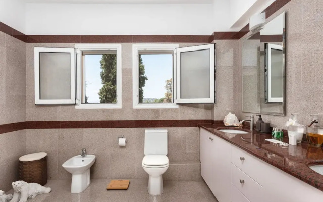 Eretria Luxurious Seafront Villa