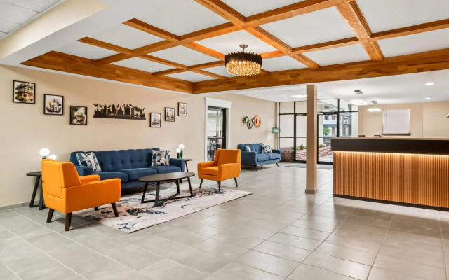 Travelodge by Wyndham New Orleans West Harvey Hotel