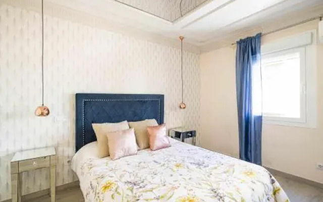 Cuidadosamente Decorado Apartamento Junto Al Metro