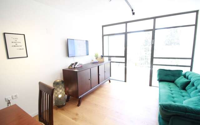 Specious 2Br Apt By German Colony