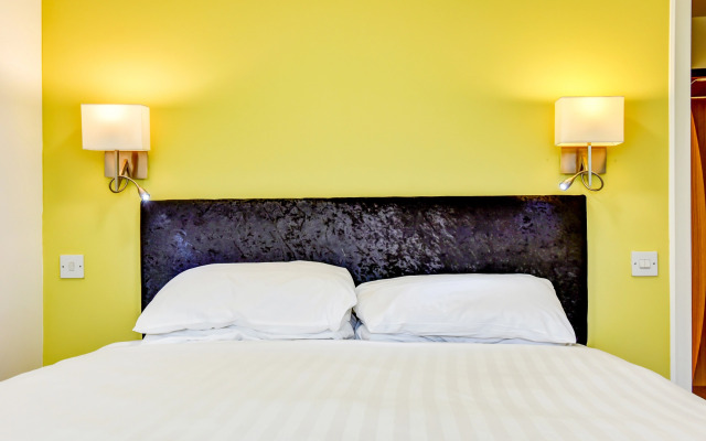 The Hotel Rafiya, Redditch