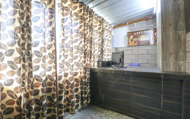 OYO 76337 Hotel Famous Inn